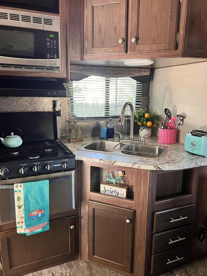 Rv Camper Paradise On The Wheels In Clearwater Beaches Largo Εξωτερικό φωτογραφία