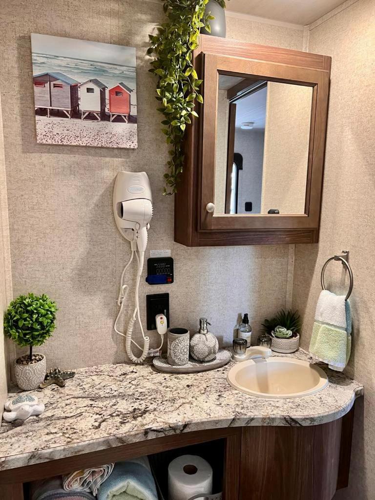 Rv Camper Paradise On The Wheels In Clearwater Beaches Largo Εξωτερικό φωτογραφία